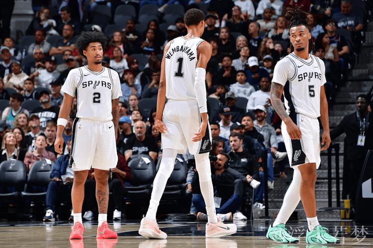 NBA杯半决赛12月14日打响：尼克斯对阵魔术，马刺迎战雷霆